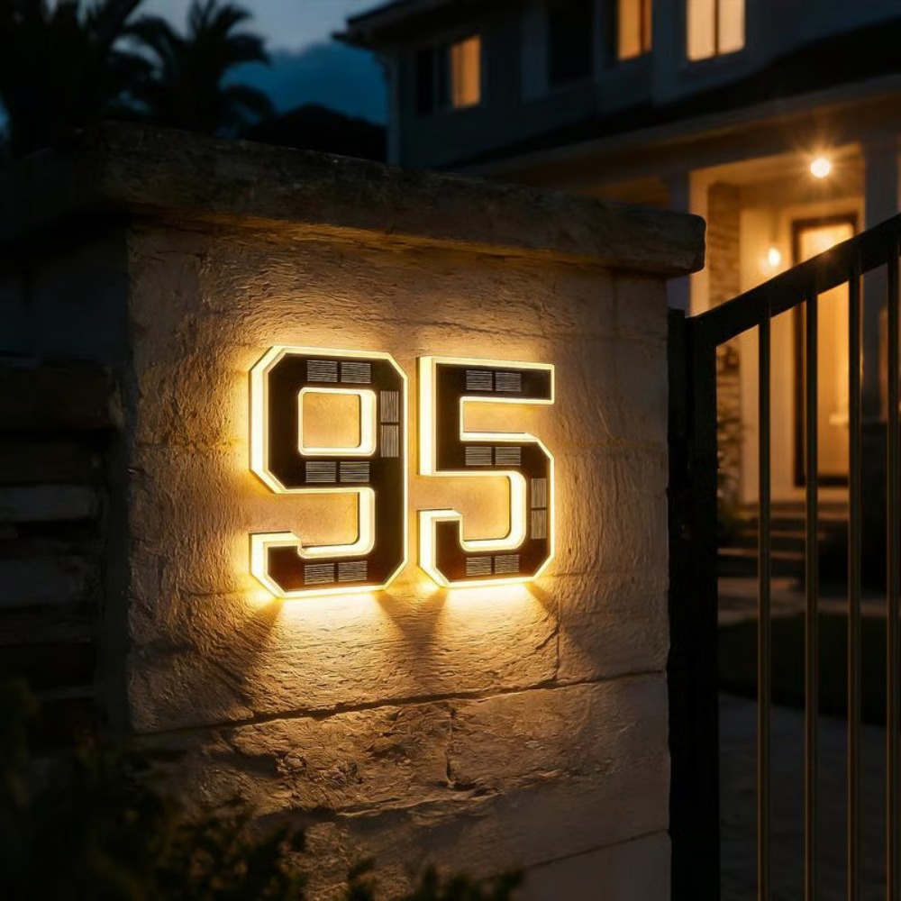 Outdoor Lighting Lux - 新しいソーラーアドレスサイン LED ハウスナンバーライト防水照明付きドア番号プラーク自動センサー屋外壁用